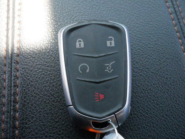 Photo of 2021 Crystal White Tricoat Cadillac XT4