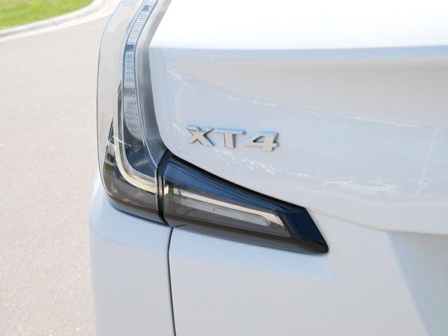 Photo of 2021 Crystal White Tricoat Cadillac XT4