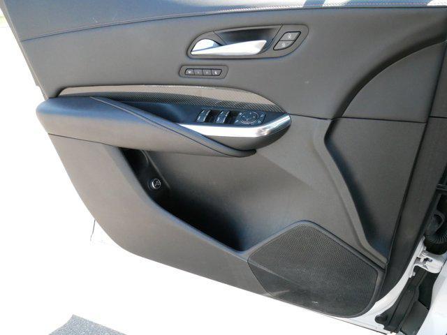 Photo of 2021 Crystal White Tricoat Cadillac XT4