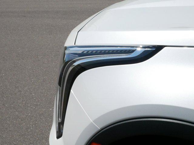 Photo of 2021 Crystal White Tricoat Cadillac XT4