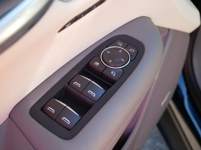 Photo of 2025 Emerald Lake Metallic Cadillac XT5