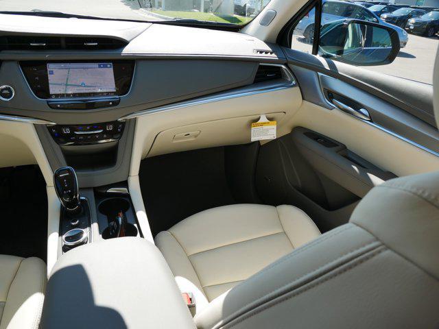 Photo of 2025 Emerald Lake Metallic Cadillac XT5