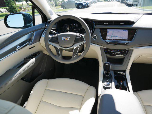 Photo of 2025 Emerald Lake Metallic Cadillac XT5