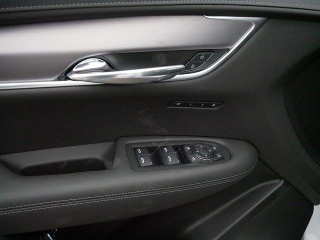 Photo of 2025 Crystal White Tricoat Cadillac XT6