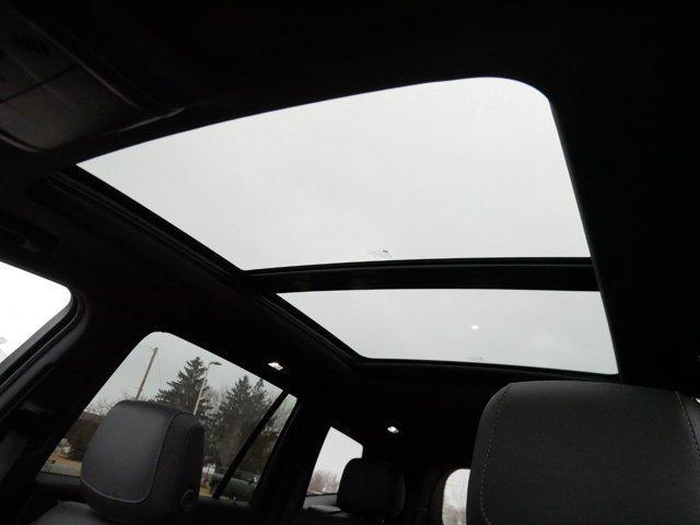 Photo of 2025 Crystal White Tricoat Cadillac XT6