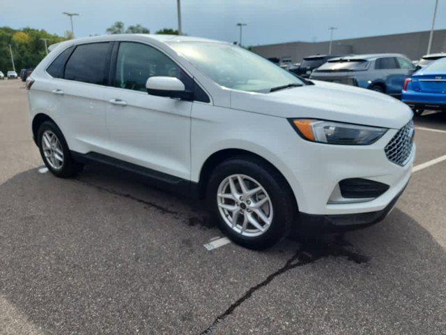 Photo of 2024 Oxford White Ford Edge