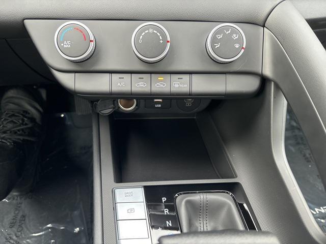 Photo of 2025 Amazon Gray Hyundai ELANTRA