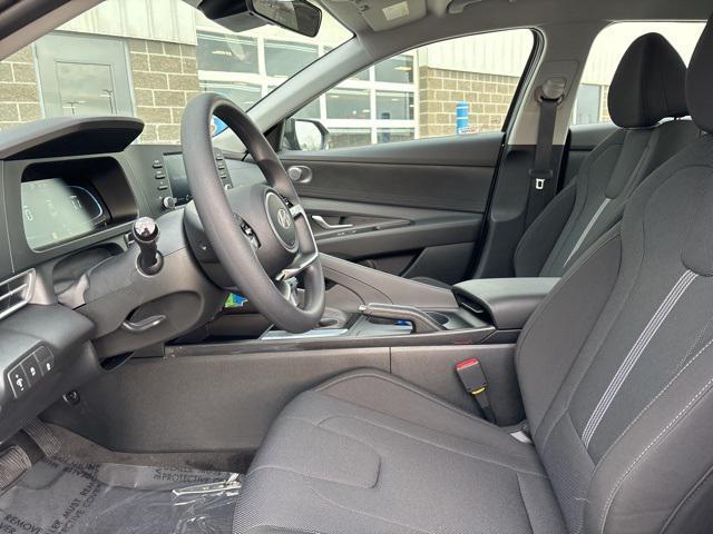 Photo of 2025 Amazon Gray Hyundai ELANTRA