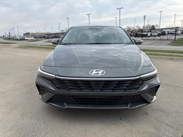 Photo of 2025 Amazon Gray Hyundai ELANTRA