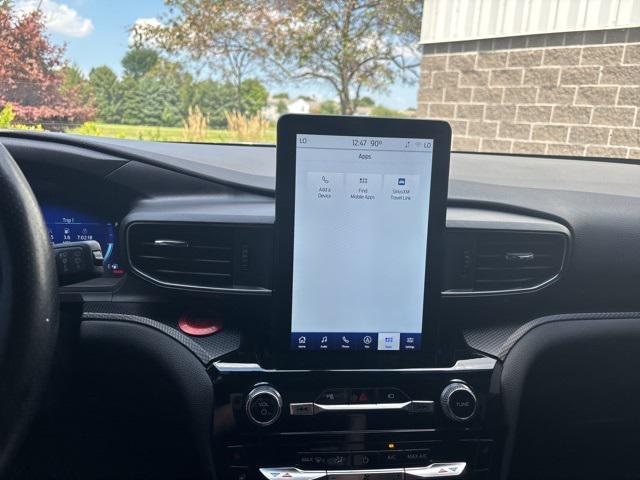 Photo of 2022 Green Metallic Ford Explorer