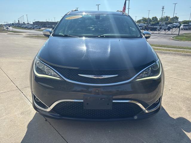 Photo of 2020 Brilliant Black Crystal Pearlcoat Chrysler Pacifica