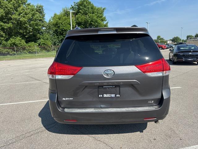 Photo of 2014 Predawn Gray Mica Toyota Sienna