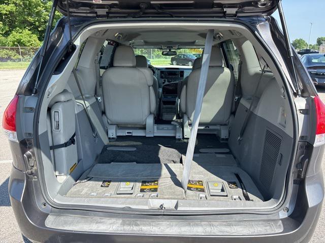 Photo of 2014 Predawn Gray Mica Toyota Sienna