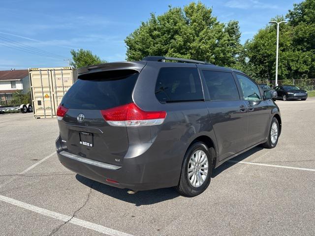 Photo of 2014 Predawn Gray Mica Toyota Sienna