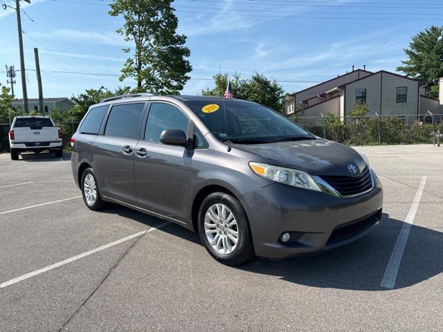 Photo of 2014 Predawn Gray Mica Toyota Sienna