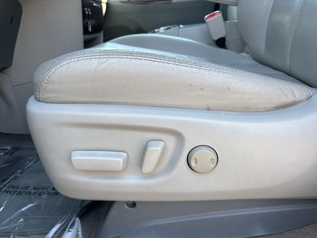 Photo of 2014 Predawn Gray Mica Toyota Sienna