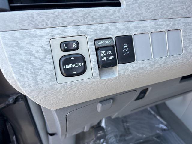 Photo of 2014 Predawn Gray Mica Toyota Sienna