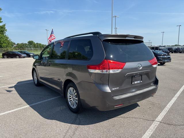 Photo of 2014 Predawn Gray Mica Toyota Sienna