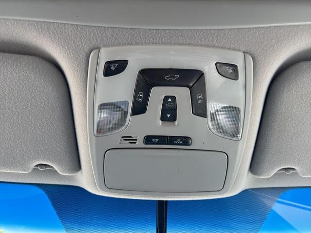 Photo of 2014 Predawn Gray Mica Toyota Sienna