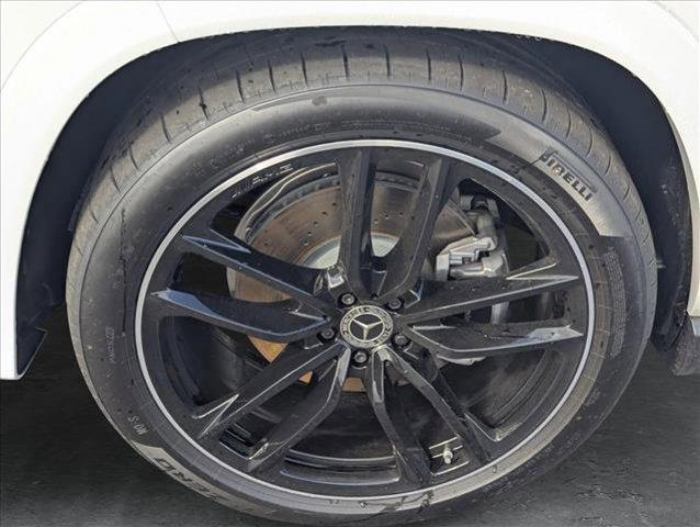 Photo of 2025 MANUFAKTUR Moonlight White Metallic Mercedes-Benz GLS 450