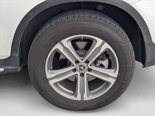 Photo of 2022 Polar White Mercedes-Benz GLC 300