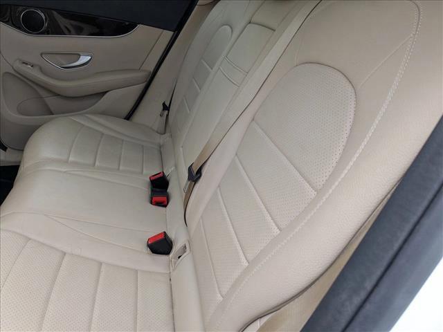 Photo of 2022 Polar White Mercedes-Benz GLC 300
