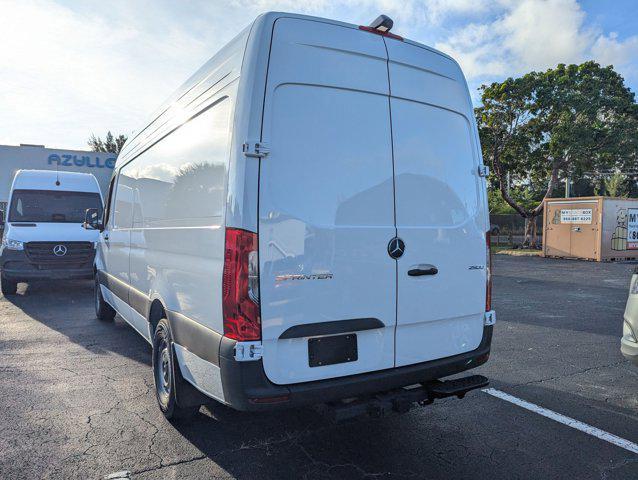 Photo of 2025 Arctic White Mercedes-Benz Sprinter 2500
