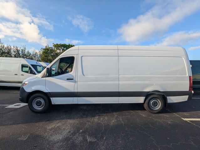 Photo of 2025 Arctic White Mercedes-Benz Sprinter 2500