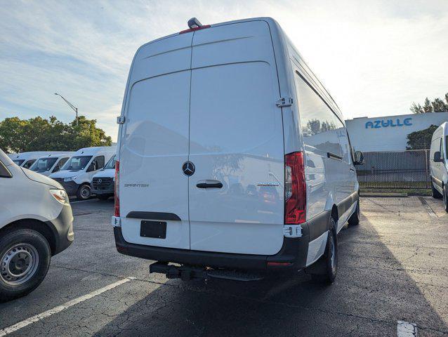 Photo of 2025 Arctic White Mercedes-Benz Sprinter 2500