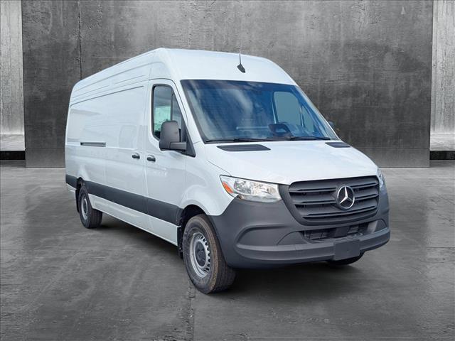Photo of 2025 Arctic White Mercedes-Benz Sprinter 2500