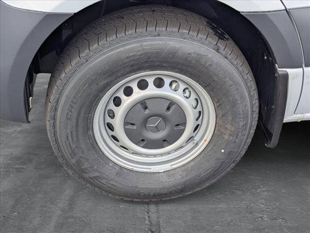 Photo of 2025 Arctic White Mercedes-Benz Sprinter 2500