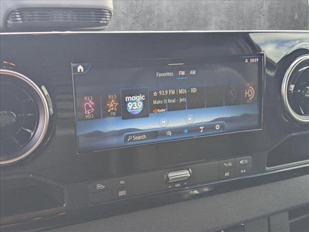 Photo of 2025 Arctic White Mercedes-Benz Sprinter 2500