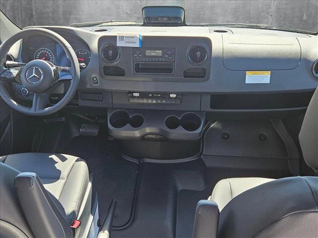 Photo of 2025 Arctic White Mercedes-Benz Sprinter 2500