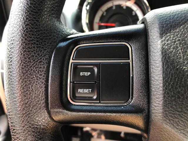 Photo of 2016 White Dodge Grand Caravan