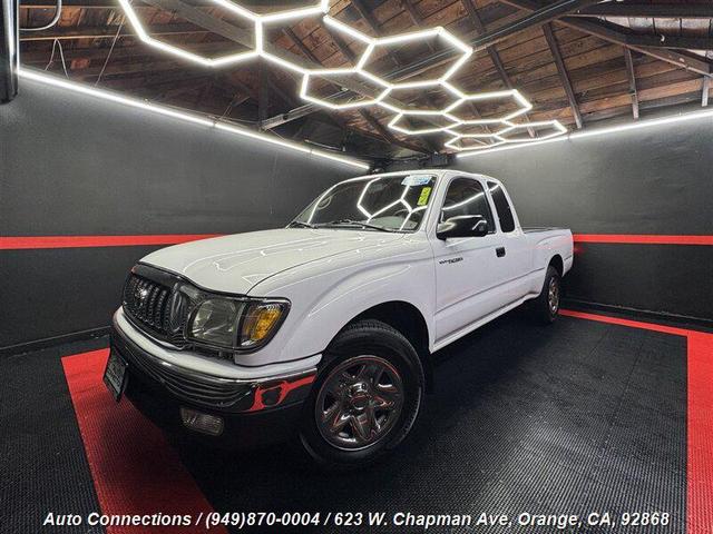 Photo of 2001 Super White Toyota Tacoma