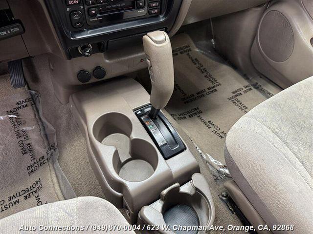 Photo of 2001 Super White Toyota Tacoma