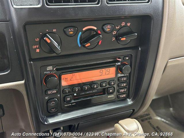 Photo of 2001 Super White Toyota Tacoma
