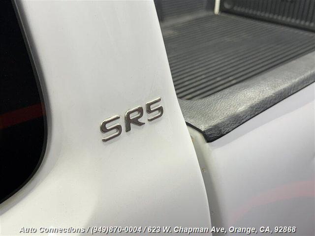 Photo of 2001 Super White Toyota Tacoma