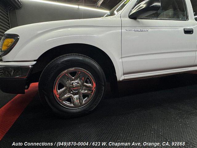Photo of 2001 Super White Toyota Tacoma