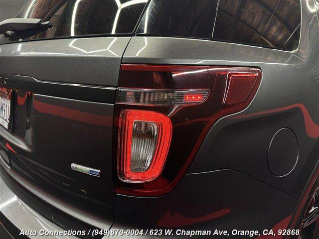 Photo of 2015 Magnetic Metallic Ford Explorer