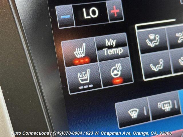 Photo of 2015 Magnetic Metallic Ford Explorer