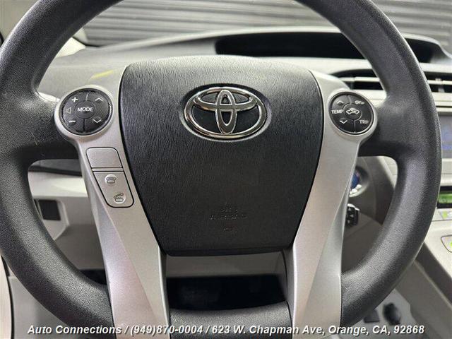 Photo of 2013 Super White Toyota Prius
