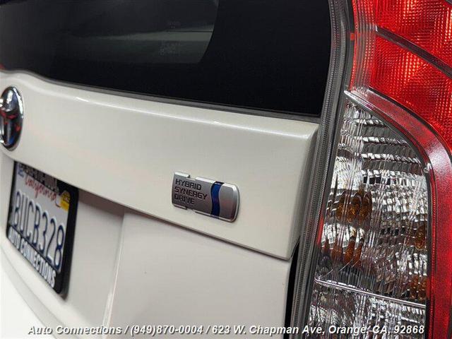 Photo of 2013 Super White Toyota Prius