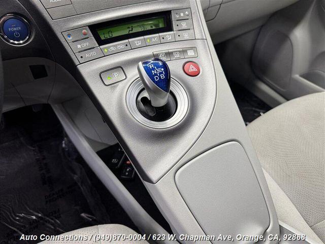 Photo of 2013 Super White Toyota Prius