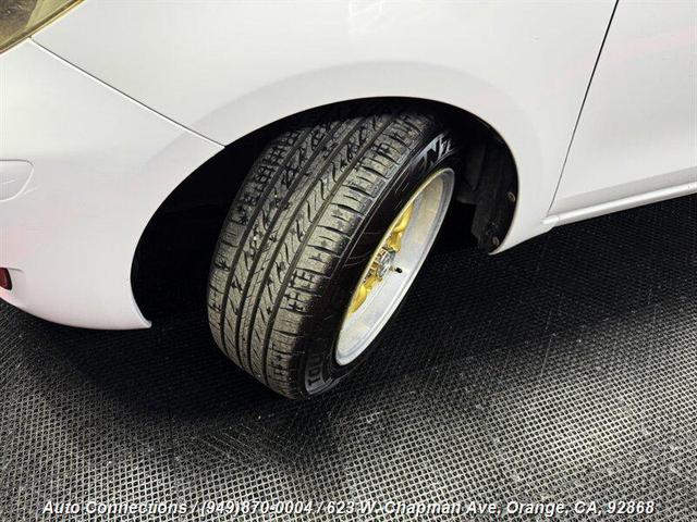 Photo of 2011 Super White Toyota Yaris