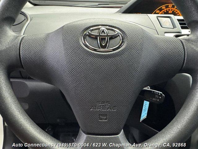 Photo of 2011 Super White Toyota Yaris