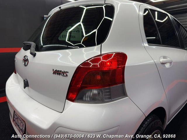 Photo of 2011 Super White Toyota Yaris