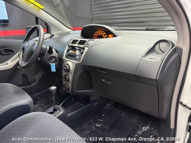 Photo of 2011 Super White Toyota Yaris