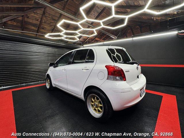 Photo of 2011 Super White Toyota Yaris