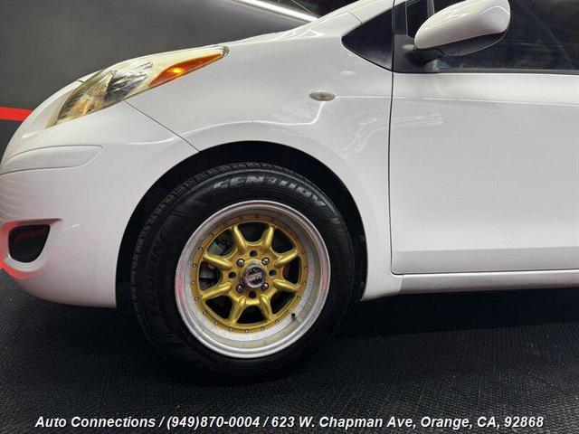 Photo of 2011 Super White Toyota Yaris